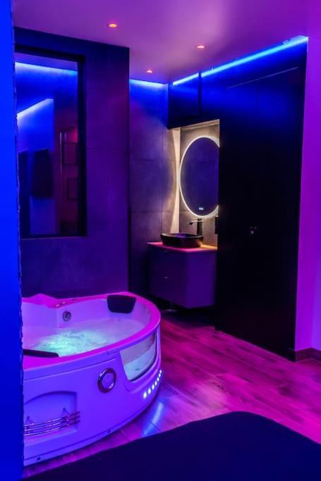Appartement Blue Night - Jacuzzi - Bord De Seine Corbeil-Essonnes